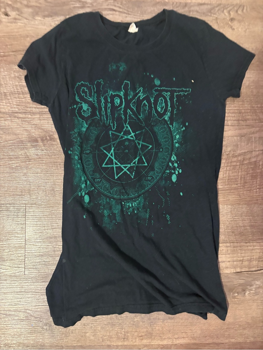 Black Slipknot band tee with green graphic featuring a star inside a circle